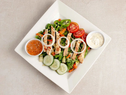 Ensalada de pollo y vegetales