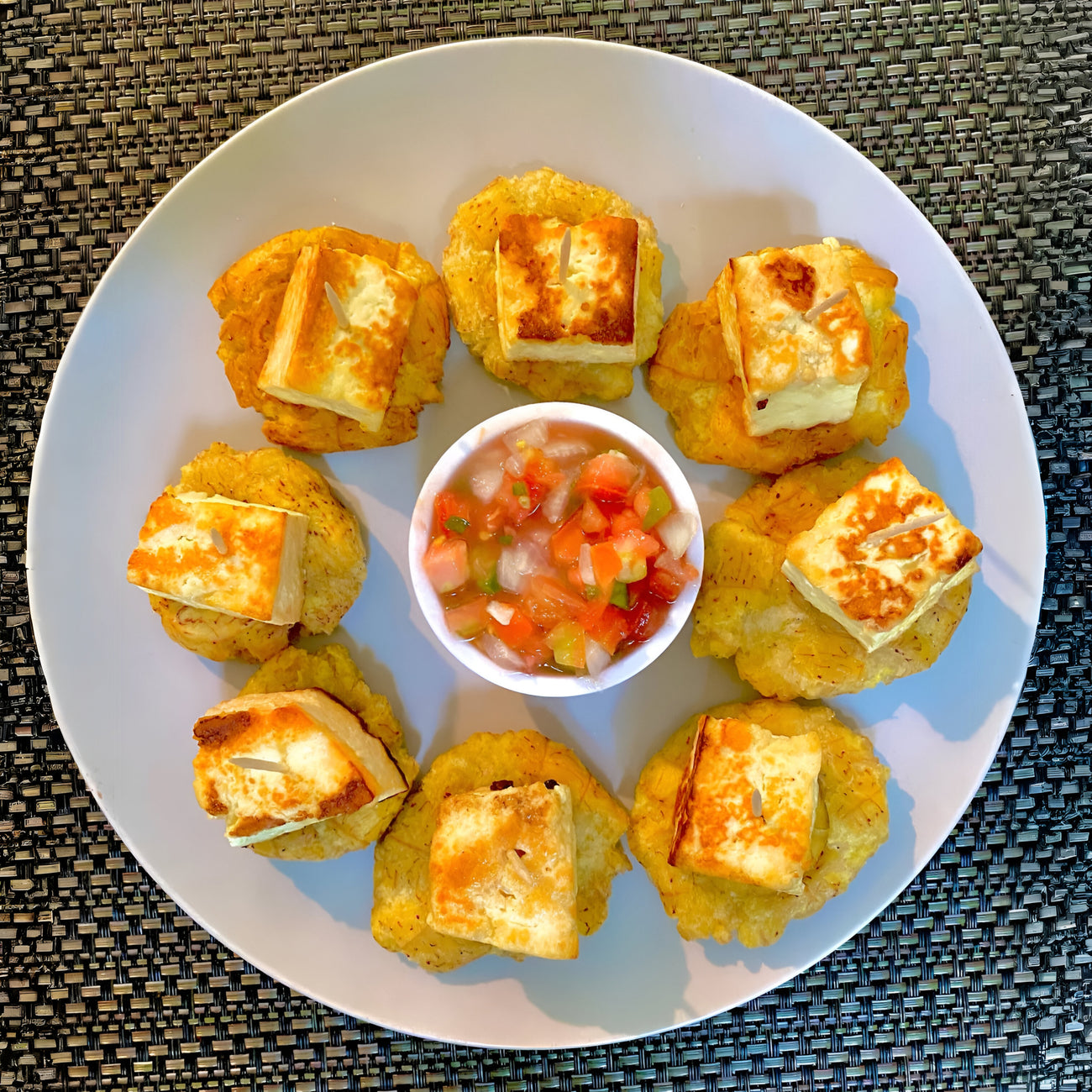 Tostones con queso